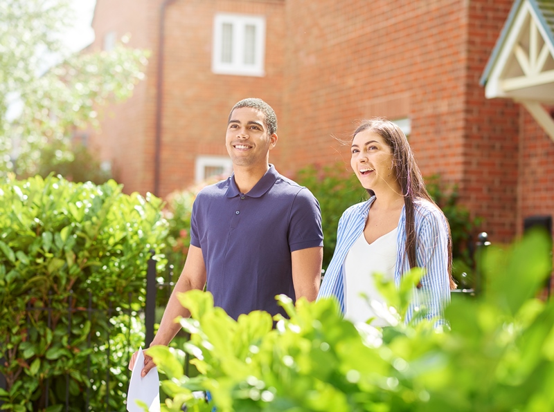 Young couple home shopping 2